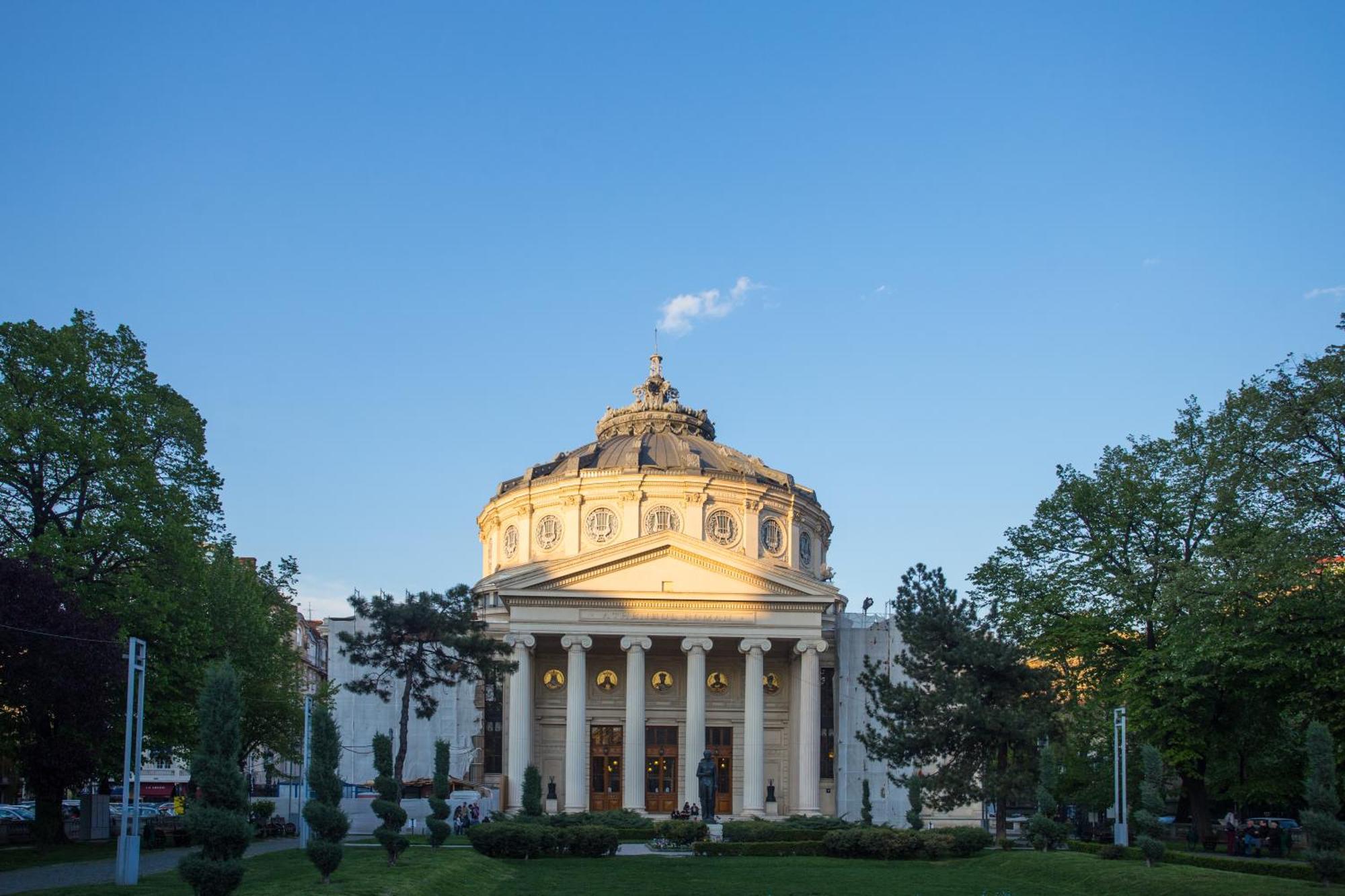 Royal Atheneum 2 By Citylife Suites Букурещ Екстериор снимка